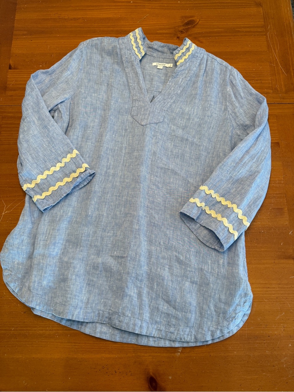 Chico's Chambray Blue Linen Tunic with Cream Trim